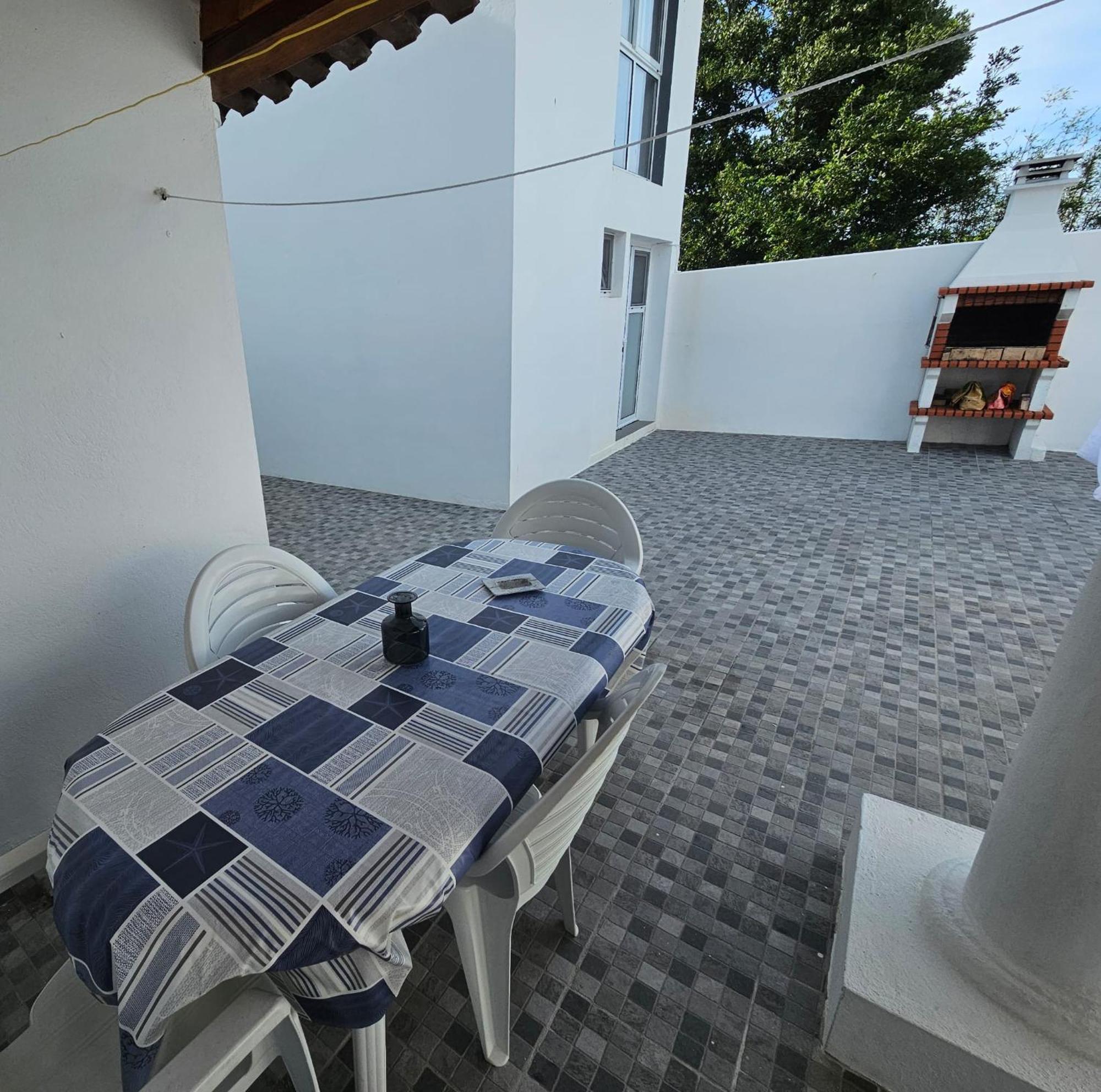 Casa Dos Amigos Villa ปอนตาเดลกาดา ภายนอก รูปภาพ
